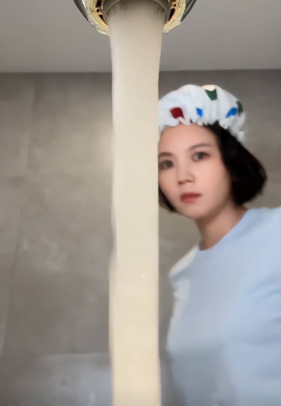 今独自抚养孩子的曹曦文活成人生赢家澳门新葡京曾情断陈思诚嫁给富商如(图10) 今独自抚养孩子的曹曦文活成人生赢家澳门新葡京曾情断陈思诚嫁给富商如(图10)